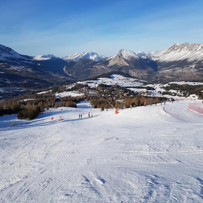 Appartement Au Pied Des Pistes La Joue du Loup Bagian luar foto