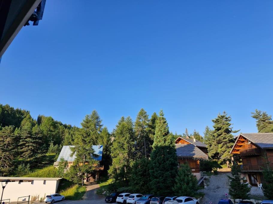 Appartement Au Pied Des Pistes La Joue du Loup Bagian luar foto