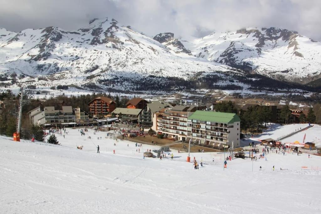 Appartement Au Pied Des Pistes La Joue du Loup Bagian luar foto