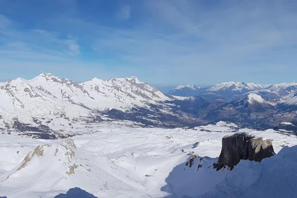 Appartement Au Pied Des Pistes La Joue du Loup Bagian luar foto