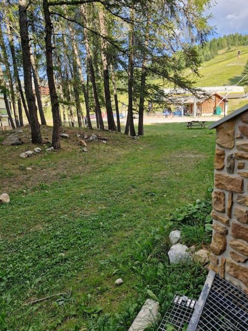Appartement Au Pied Des Pistes La Joue du Loup Bagian luar foto