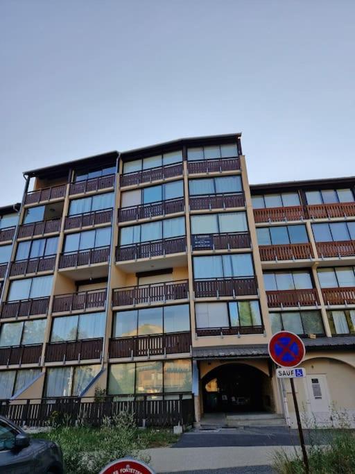 Appartement Au Pied Des Pistes La Joue du Loup Bagian luar foto